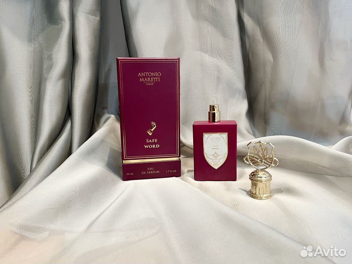 Красивый флакон от духов в коробке