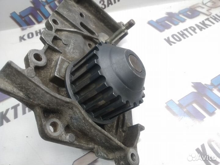 Помпа Renault Sandero 1 K7M 2010