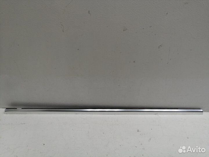 Уплотнитель стекла (хром) задний левый Volkswagen