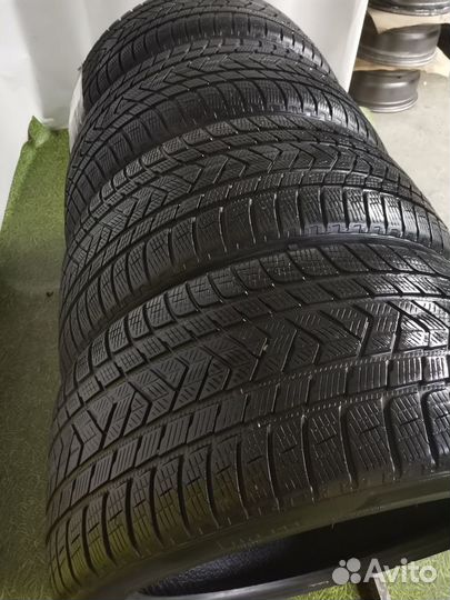 Pirelli Scorpion Winter 295/35 R21