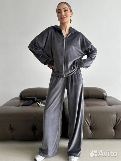 Костюм женский новый