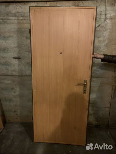 Дверь входная железная