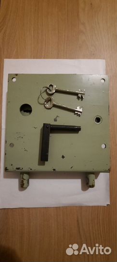 Дверной замок гаражный