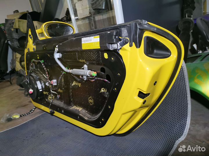 Двери правая на porsche cayman 987