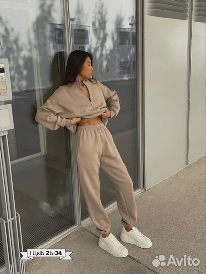 Женский костюм