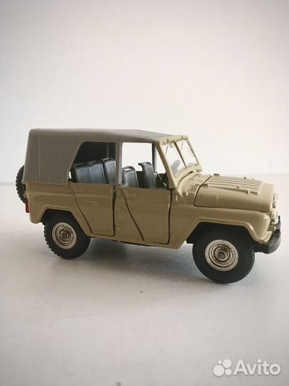 Модель автомобиля СССР UAZ 469 1:43