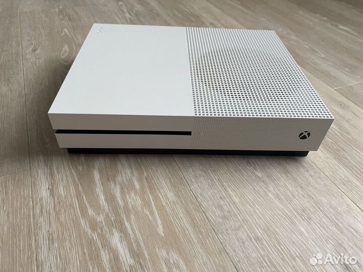 Xbox one s 1tb с играми