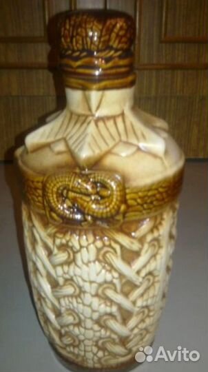 Глиняный кувшин для вина и 6 стопок