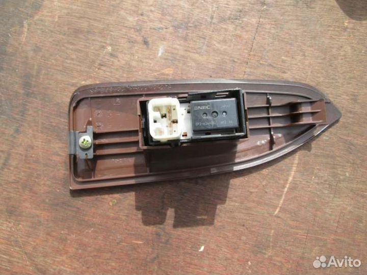 Кнопка стеклоподъемника Toyota Mark Ii GX100 1G-FE