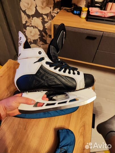 Коньки хоккейные профессиональные