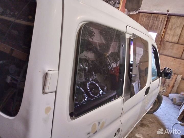 Стекла Пежо Партнёр