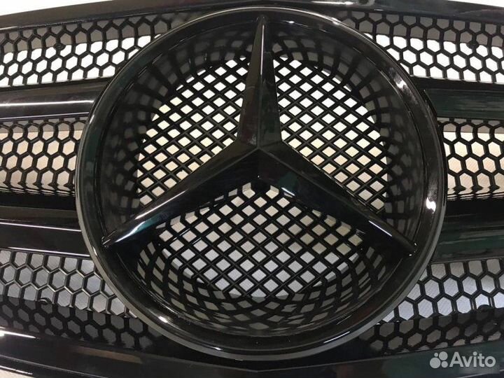 Решетка на Mercedes w 204 c63 черная 2 полоски