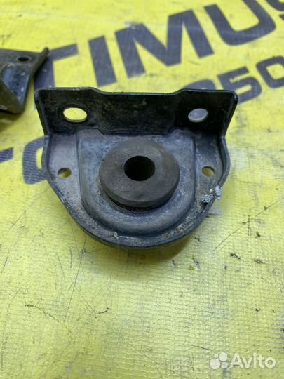 Кронштейн радиатора Kia Rio 3