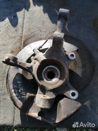 Ступица передняя левая Toyota Raum NCZ20 1NZ