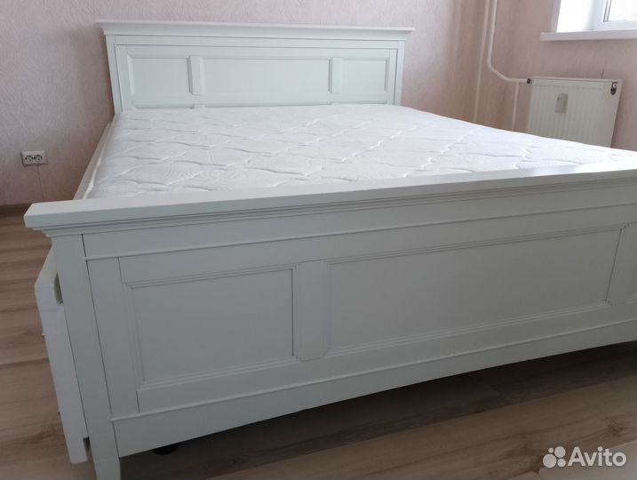 Кровать с матрасом 160 на 200
