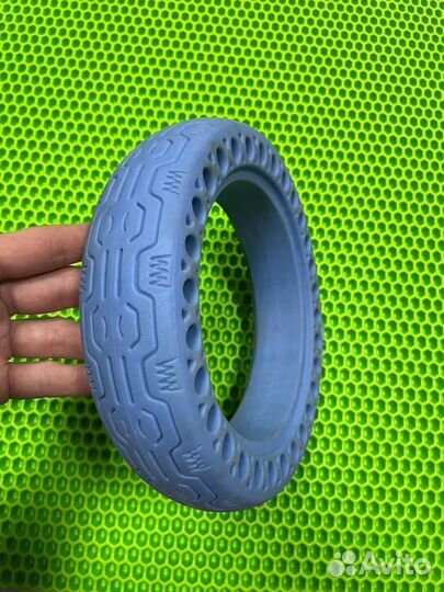 Покрышка 8.5х2 литая перфорированная голубая под
