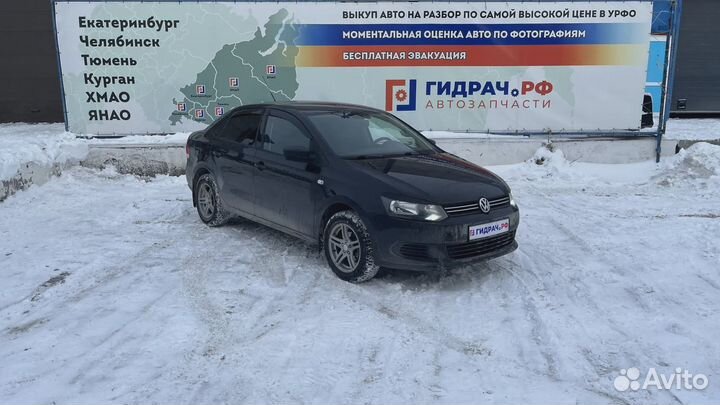 Обшивка стойки средней правой Volkswagen Polo Seda