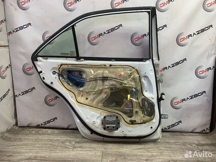 Дверь задняя левая Toyota Camry 40