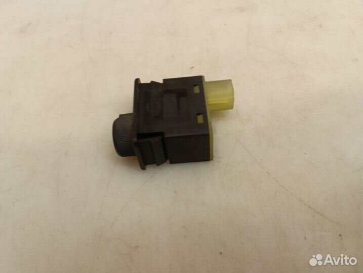 Кнопка корректора фар Nissan Almera N16 1.8 2001