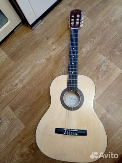 Акустическая гитара