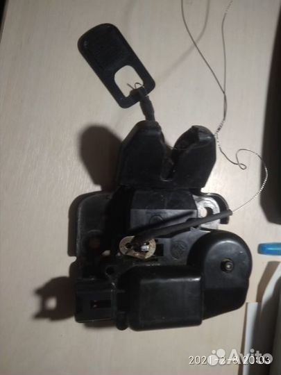 Замок крышки багажника Nissan Teana J31 2007г