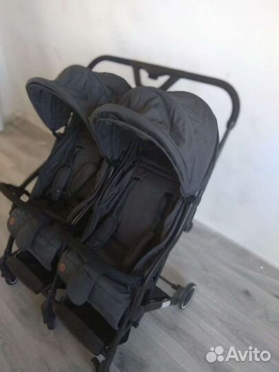 Прогулочная коляска для двойни McCan