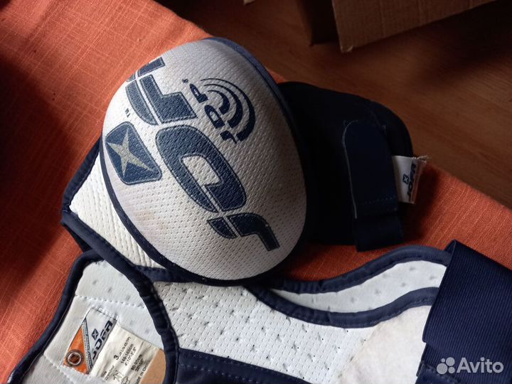 Нагрудник хоккейный