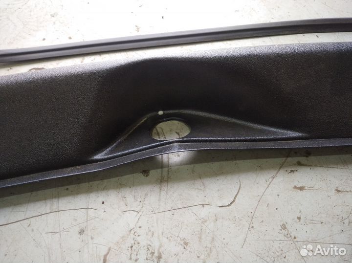 Жабо стеклоочистителей LADA Ларгус 2012-2024