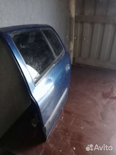 Задняя левая дверь renault symbol 1, clio 2