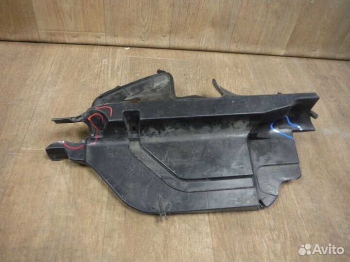 Дефлектор радиатора левый Renault Koleos 2011