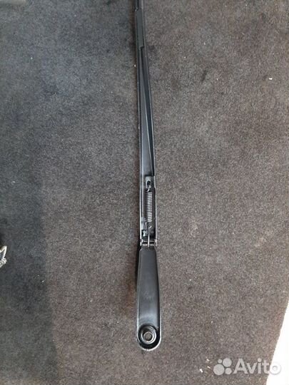 Поводок стеклоочистителя передний правый Bmw