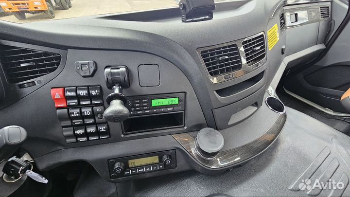 Бортовой грузовик FAW J6P с КМУ DongYang, 2024