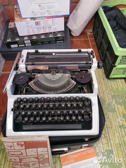 Печатная пишущая машинка