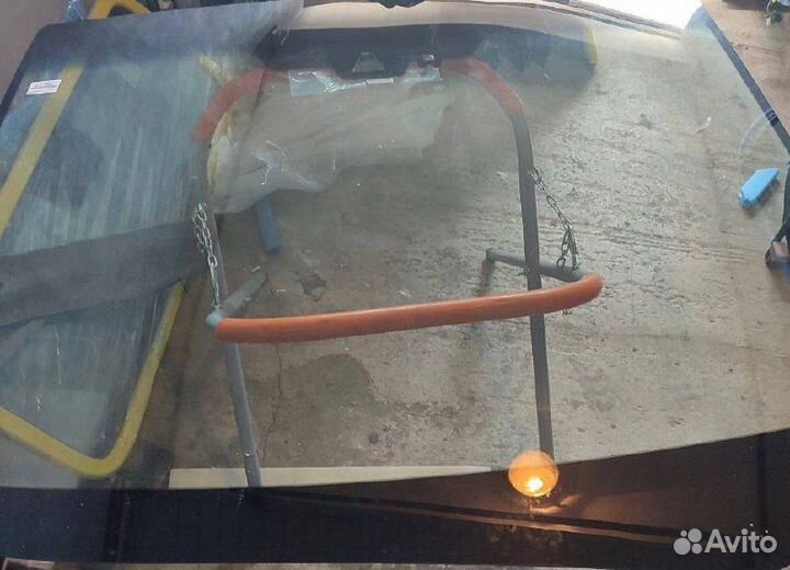 Лобовое стекло на Toyota Alphard R - руль