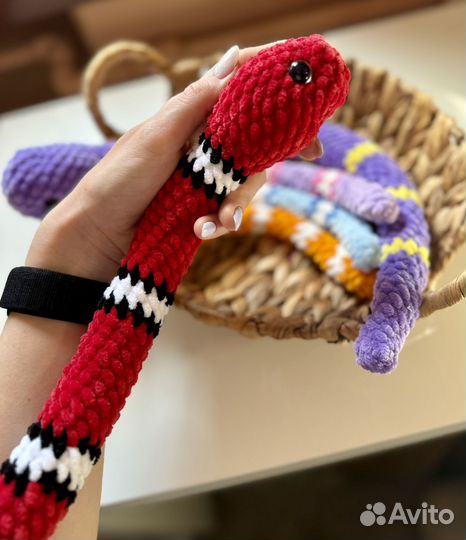 Плюшевая вязаная змея ручной работы