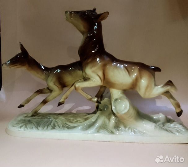 Фарфоровая статуэтка ГДР. Бегущие олени