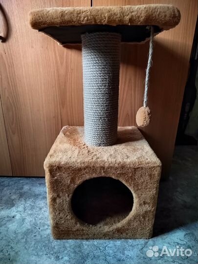 Домик для кошки с когтеточкой и лежанкой