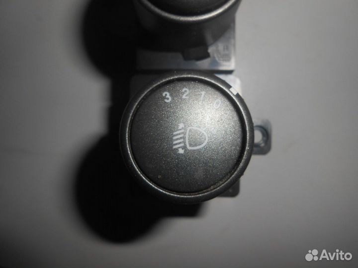 Кнопка корректора фар (SsangYong Kyron)