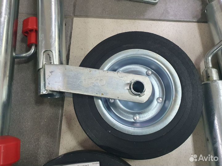 Опорное колесо с хомутом крепления