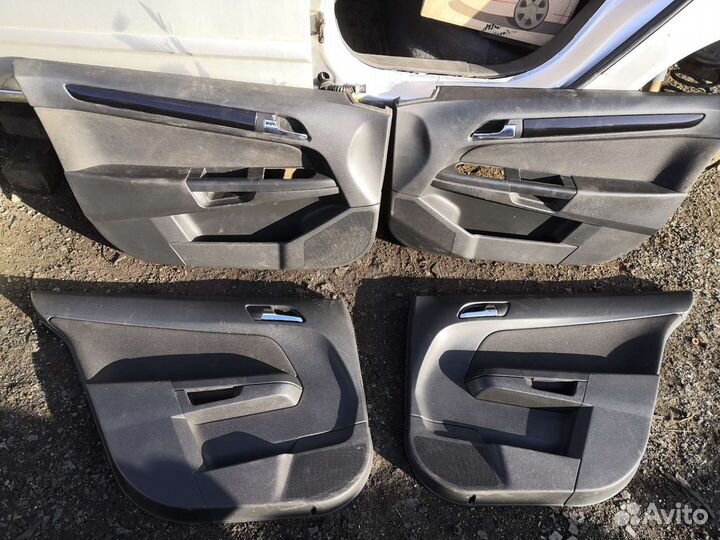 Обшивки дверные Opel Astra H