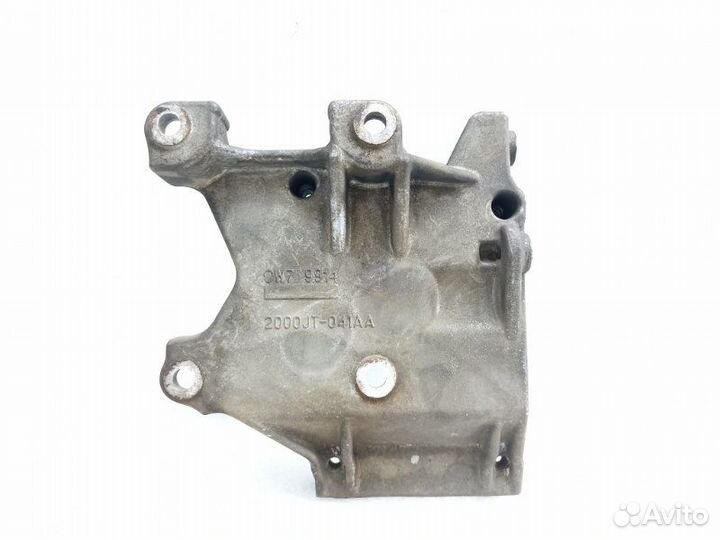 Кронштейн компрессора кондиционера Mitsubishi