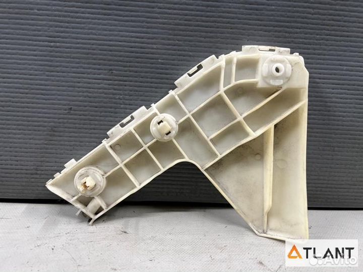 Крепление бампера передняя левая toyota voxy