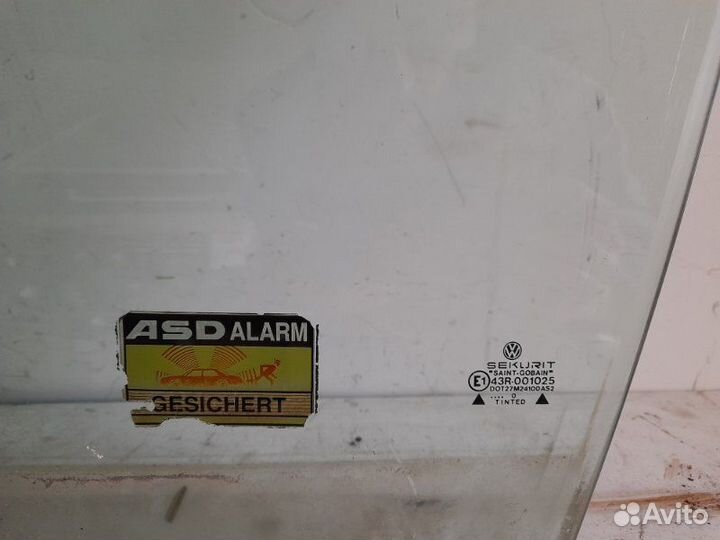 Стекло двери передней левой Volkswagen Passat B3