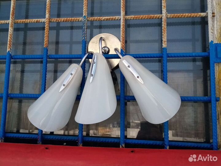 Старые люстры, бра