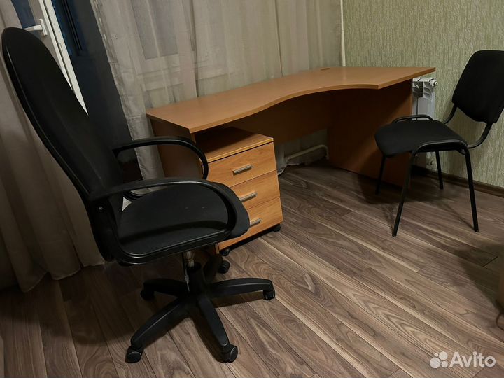 Стол стул тумбочка