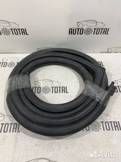 Уплотнитель проема двери задний правый Nissan