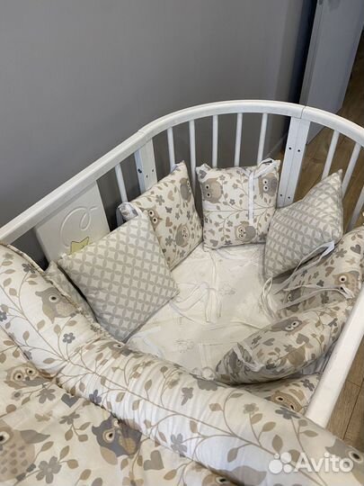 Детская кроватка с маятником