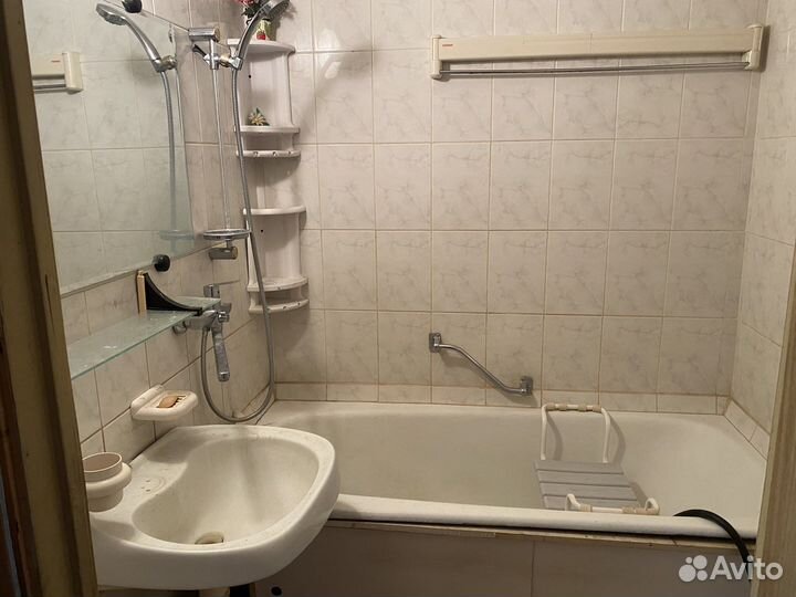 Полочки этажерки в ванную комнату