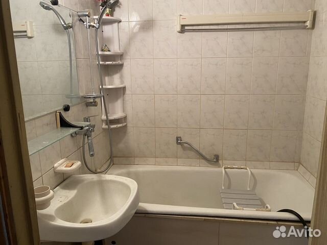 Полочки этажерки в ванную комнату