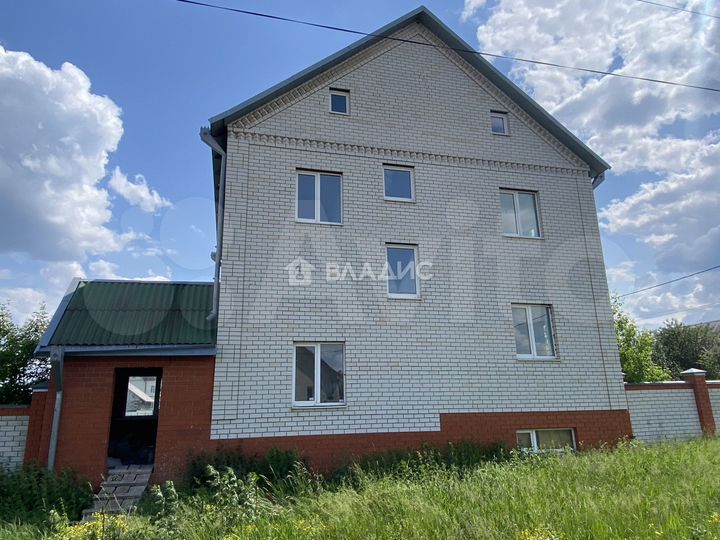 Дом 296,6 м² на участке 15 сот.